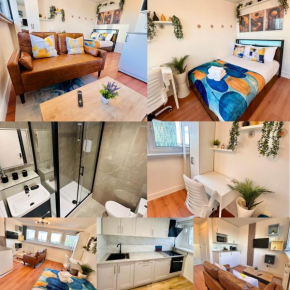 C - Newley Renovated Private Self-Contained Room in a Shared Apartment in Birmingham City Centre